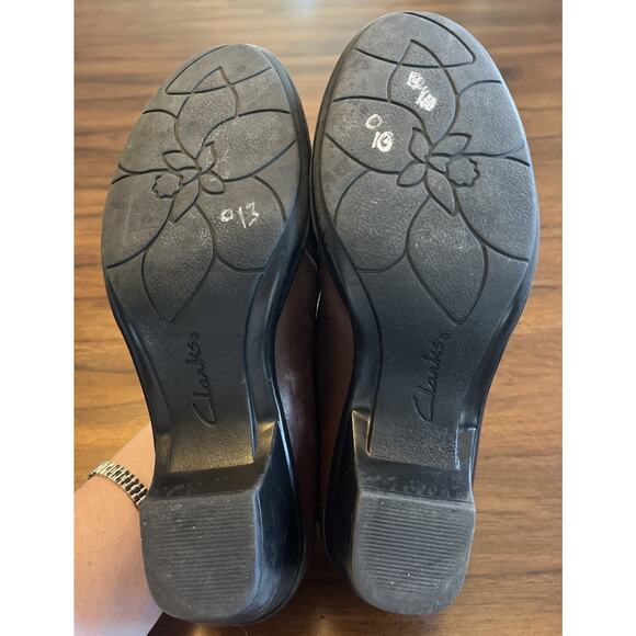 Clarks Women’s 7M Partridge Slip On Brown Leather Pleated Loafer, Teachercore - Picture 8 of 9